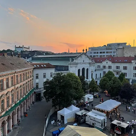 Castle View 3br In Old Town * 布拉迪斯拉发