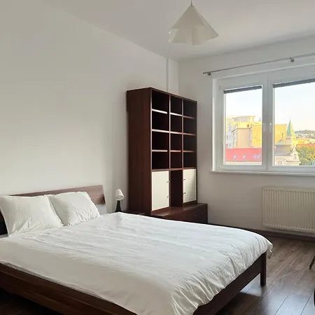 Castle View 3br In Old Town Apartment