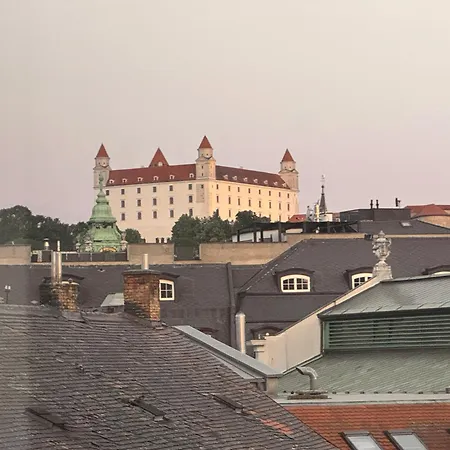 Apartment Castle View 3br In Old Town Bratislava